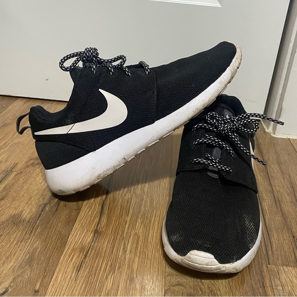 nike tanjun sneakers